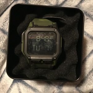 (New) Nixon Regulus Multicam Tropic Watch